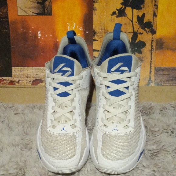 Jordan White and Blue Sneakers - Picture 4 of 8